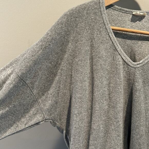 1.4.3. Story by Line Up Small Gray V-Neck Pullover Sweater - Picture 3 of 7